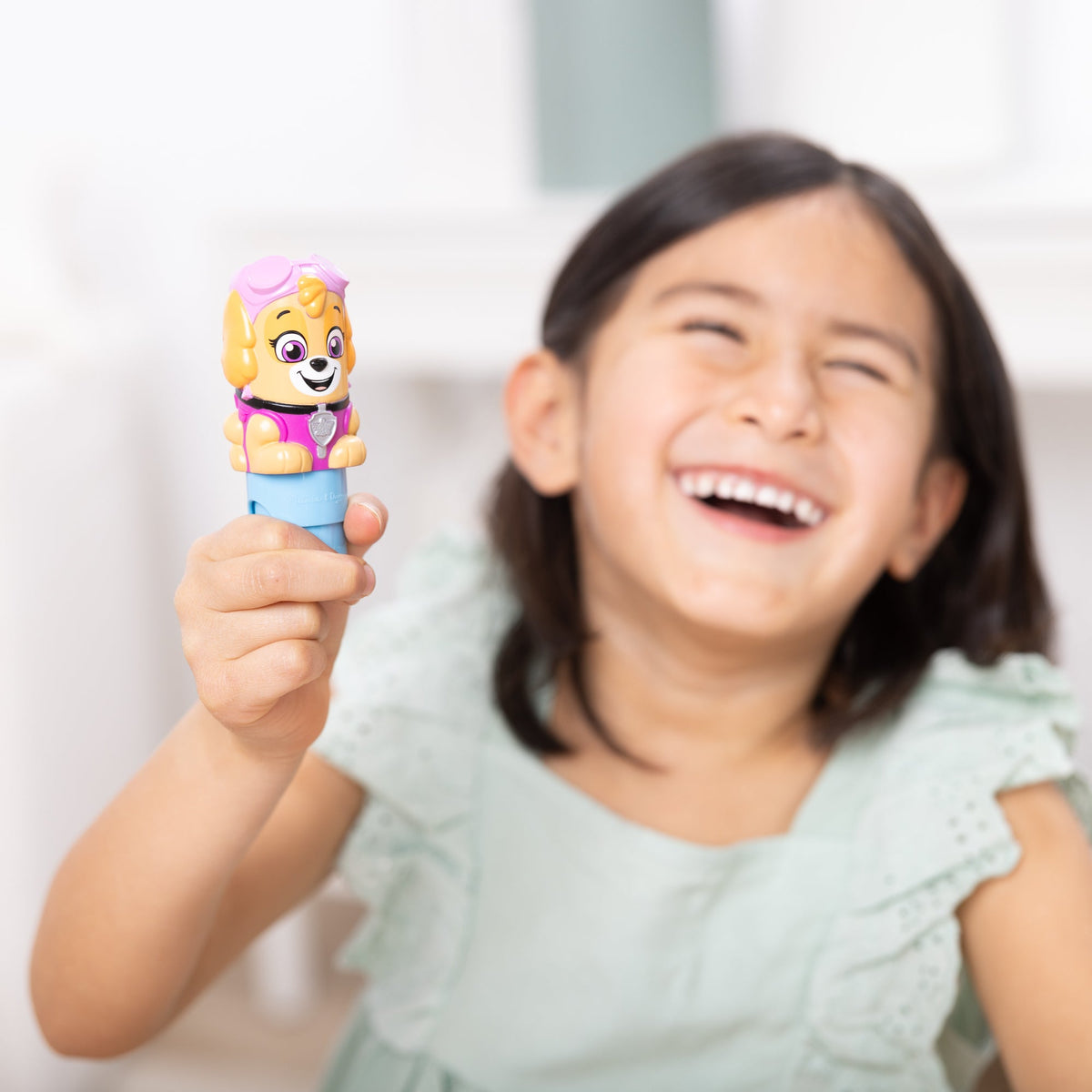 Sticker WOW!™ PAW Patrol Skye Bundle: Activity Pad & Sticker Stamper + Mini Activity Pad and 200 Refill Stickers