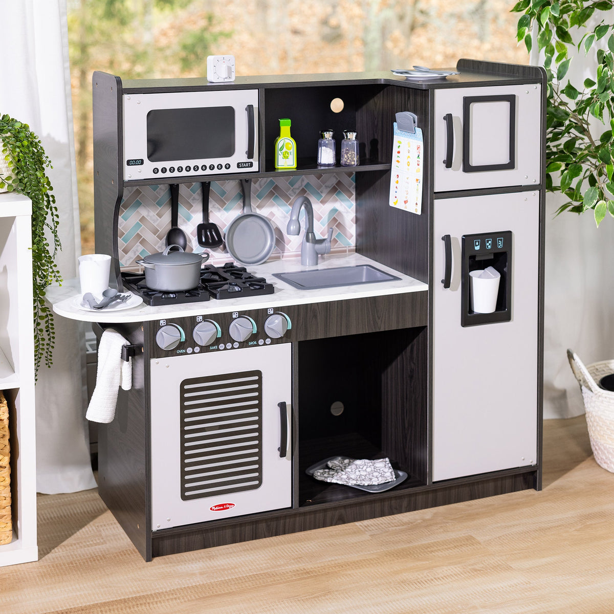 Wooden Chef's Kitchen - Charcoal